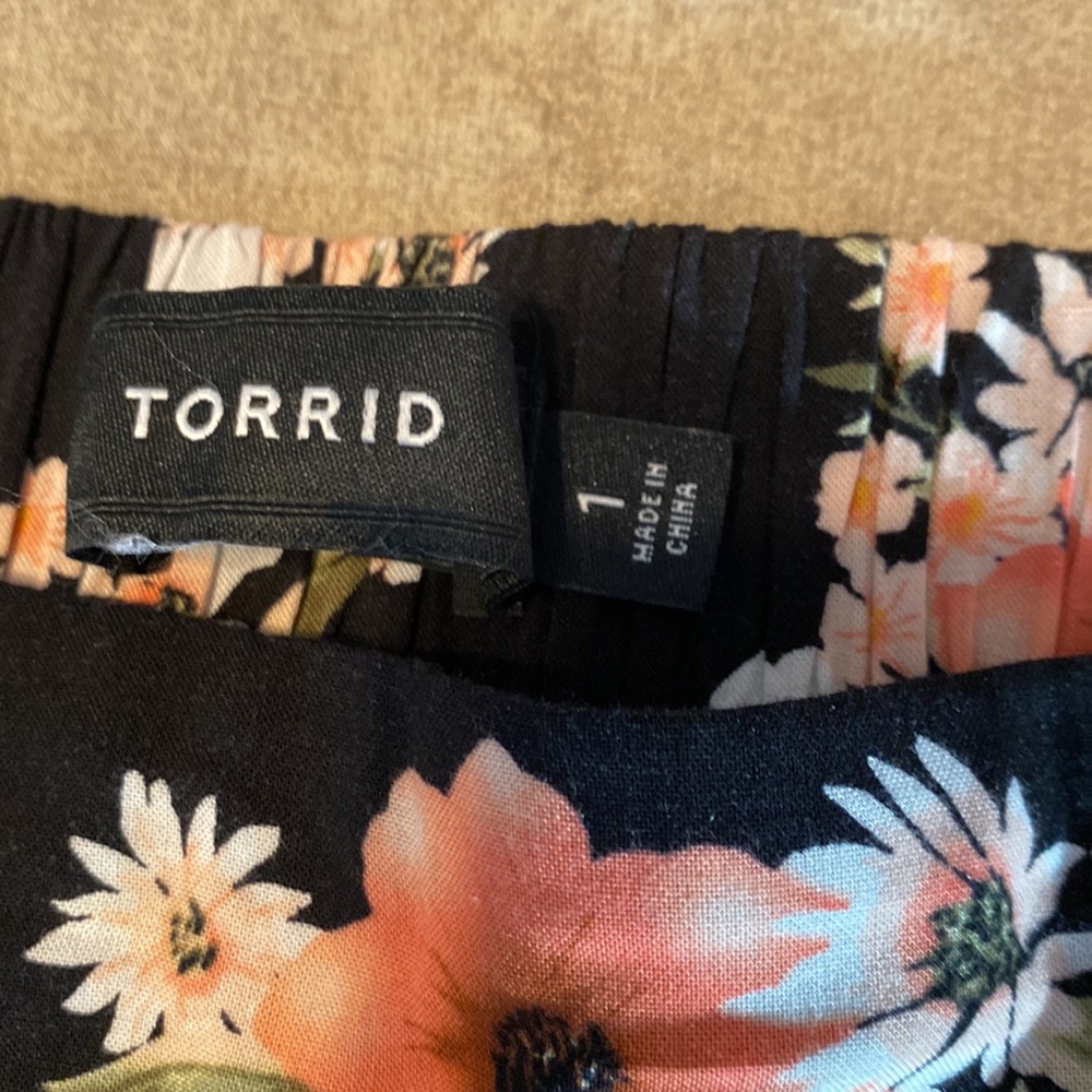 Shorts - Picture 2 of 5